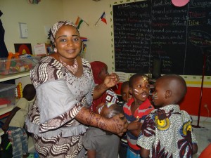 Fati entoure les enfants de beaucoup d'attention